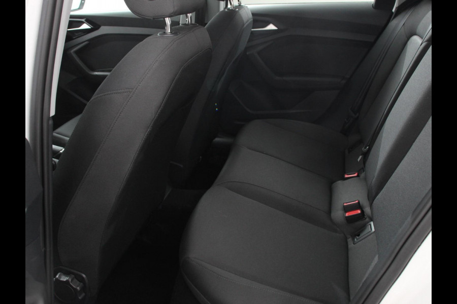 Audi A1 Sportback 30 TFSI 110pk Automaat Advanced Climate Control Navigatie Apple Carplay/Android Auto Voorstoelen verwarmd Cruise control Lichtmetalen velgen Two Tone