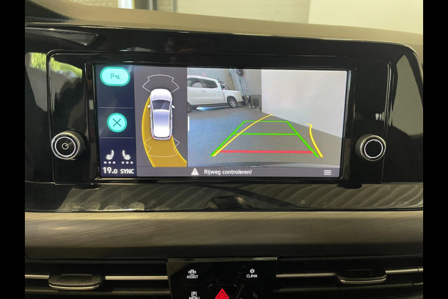 Volkswagen Golf 1.5 eTSI Style Airco ECC Carplay Navi Adaptive Crusie Control Massagestoel AGR Ambiente verlichting