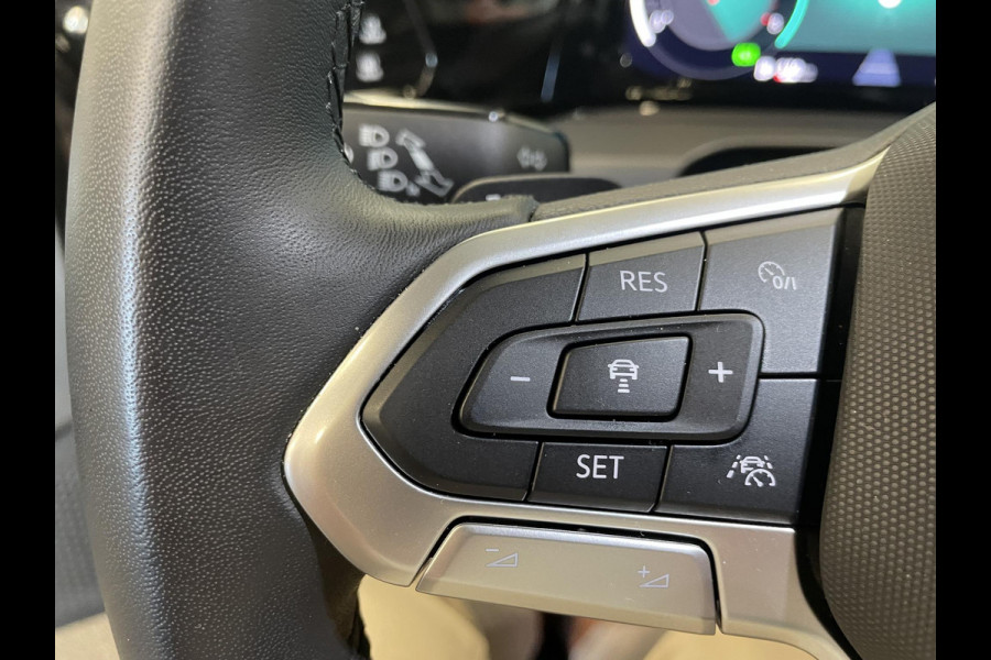 Volkswagen Golf 1.5 eTSI Style Airco ECC Carplay Navi Adaptive Crusie Control Massagestoel AGR Ambiente verlichting