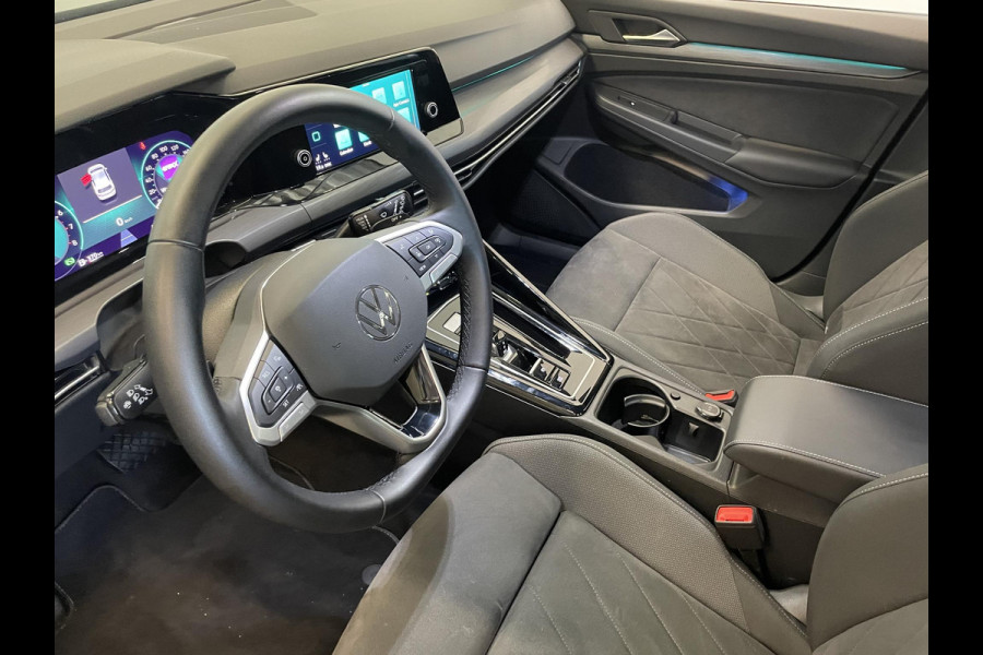 Volkswagen Golf 1.5 eTSI Style Airco ECC Carplay Navi Adaptive Crusie Control Massagestoel AGR Ambiente verlichting