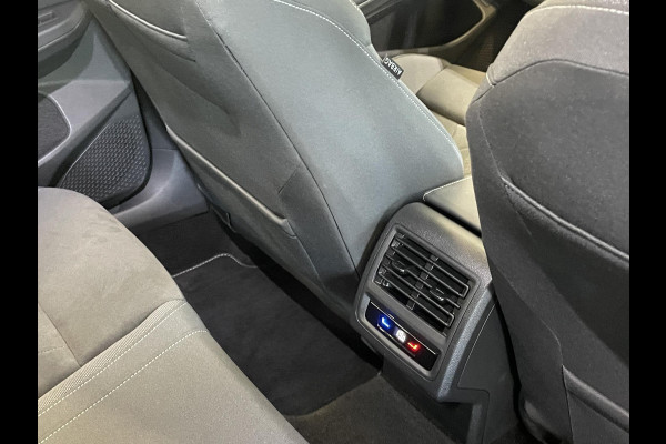 Volkswagen Golf 1.5 eTSI Style Airco ECC Carplay Navi Adaptive Crusie Control Massagestoel AGR Ambiente verlichting