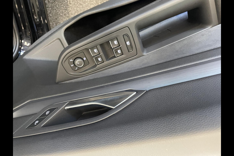 Volkswagen Golf 1.5 eTSI Style Airco ECC Carplay Navi Adaptive Crusie Control Massagestoel AGR Ambiente verlichting