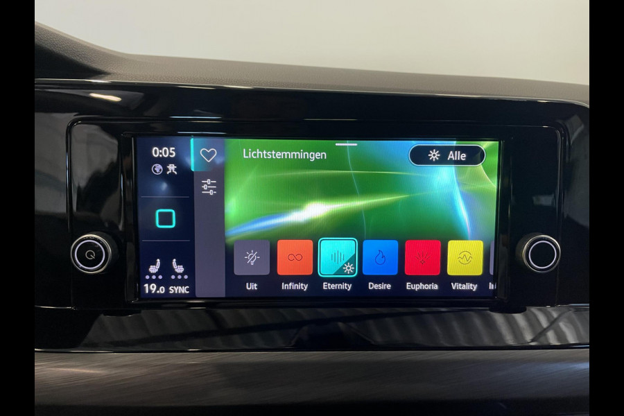 Volkswagen Golf 1.5 eTSI Style Airco ECC Carplay Navi Adaptive Crusie Control Massagestoel AGR Ambiente verlichting