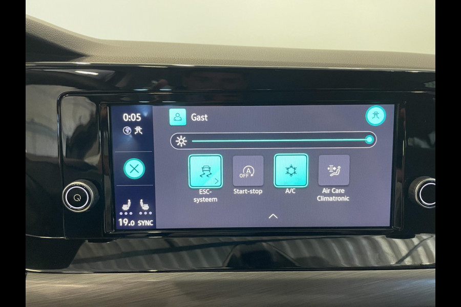 Volkswagen Golf 1.5 eTSI Style Airco ECC Carplay Navi Adaptive Crusie Control Massagestoel AGR Ambiente verlichting