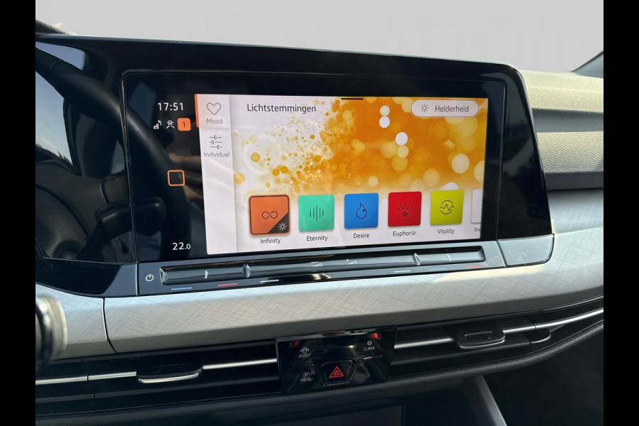 Volkswagen Golf 1.0 TSI Life  | navigatie | ACC | LED | Apple Carplay/Android Auto