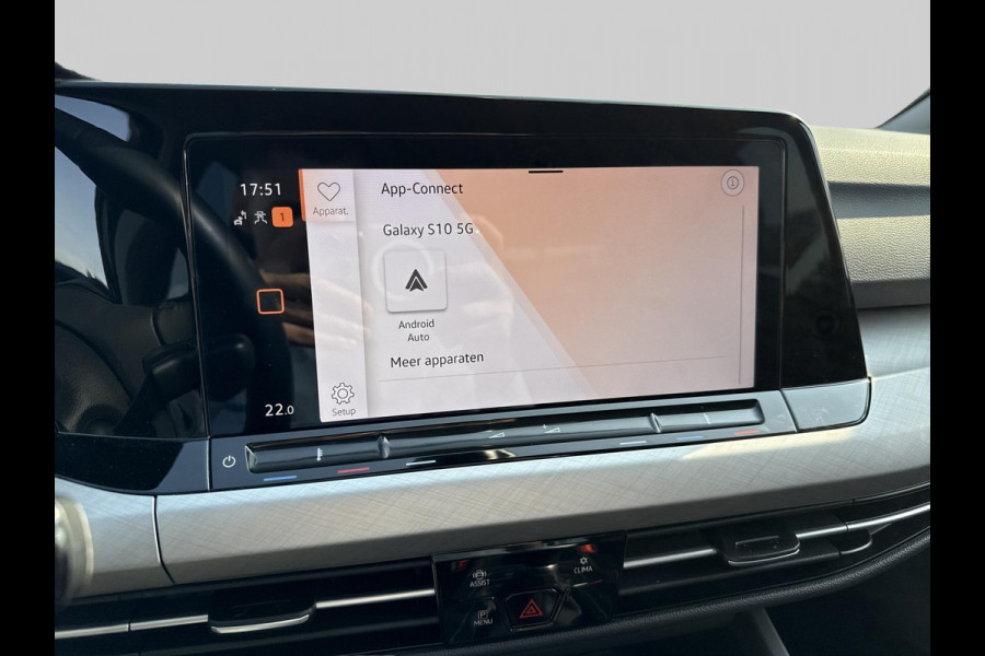 Volkswagen Golf 1.0 TSI Life  | navigatie | ACC | LED | Apple Carplay/Android Auto