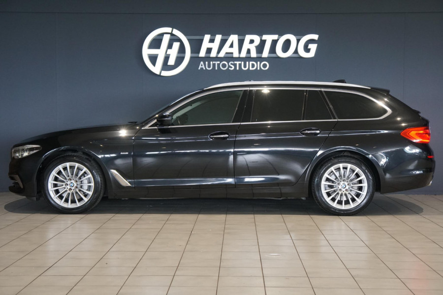 BMW 5 Serie Touring 530i xDrive Executive + PANO / ADAPTIEVE DEMPING / CAMERA / DODEHOEKDETECTIE / DEALER ONDERHOUDEN