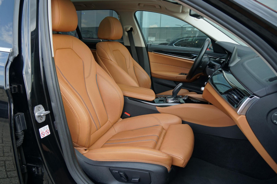 BMW 5 Serie Touring 530i xDrive Executive + PANO / ADAPTIEVE DEMPING / CAMERA / DODEHOEKDETECTIE / DEALER ONDERHOUDEN