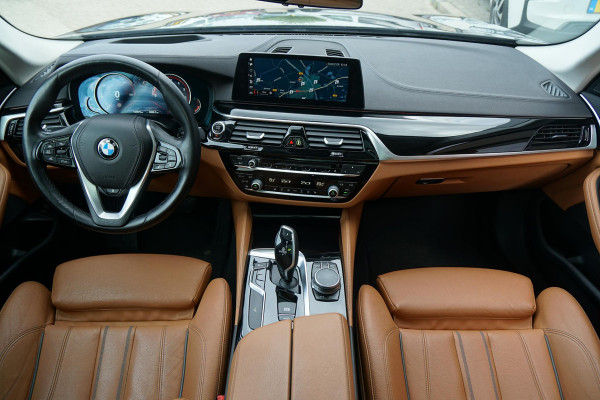 BMW 5 Serie Touring 530i xDrive Executive + PANO / ADAPTIEVE DEMPING / CAMERA / DODEHOEKDETECTIE / DEALER ONDERHOUDEN