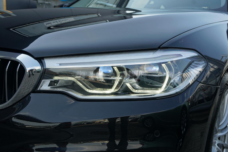 BMW 5 Serie Touring 530i xDrive Executive + PANO / ADAPTIEVE DEMPING / CAMERA / DODEHOEKDETECTIE / DEALER ONDERHOUDEN
