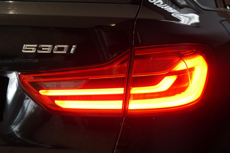 BMW 5 Serie Touring 530i xDrive Executive + PANO / ADAPTIEVE DEMPING / CAMERA / DODEHOEKDETECTIE / DEALER ONDERHOUDEN