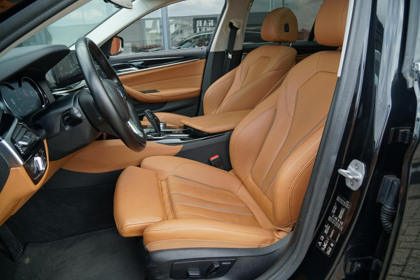 BMW 5 Serie Touring 530i xDrive Executive + PANO / ADAPTIEVE DEMPING / CAMERA / DODEHOEKDETECTIE / DEALER ONDERHOUDEN