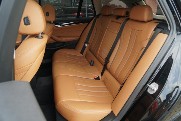 BMW 5 Serie Touring 530i xDrive Executive + PANO / ADAPTIEVE DEMPING / CAMERA / DODEHOEKDETECTIE / DEALER ONDERHOUDEN