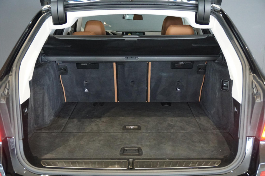 BMW 5 Serie Touring 530i xDrive Executive + PANO / ADAPTIEVE DEMPING / CAMERA / DODEHOEKDETECTIE / DEALER ONDERHOUDEN