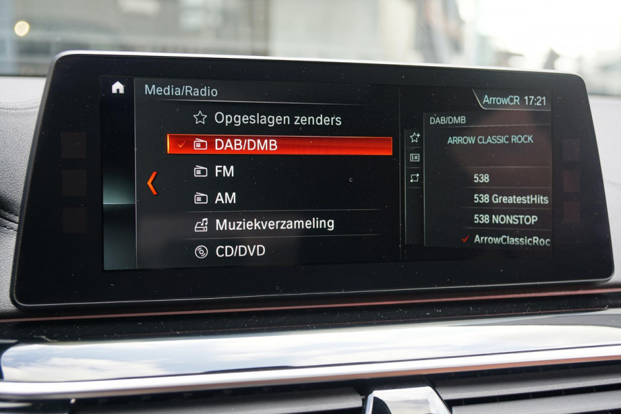 BMW 5 Serie Touring 530i xDrive Executive + PANO / ADAPTIEVE DEMPING / CAMERA / DODEHOEKDETECTIE / DEALER ONDERHOUDEN