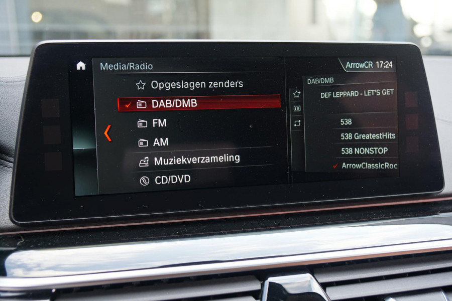 BMW 5 Serie Touring 530i xDrive Executive + PANO / ADAPTIEVE DEMPING / CAMERA / DODEHOEKDETECTIE / DEALER ONDERHOUDEN