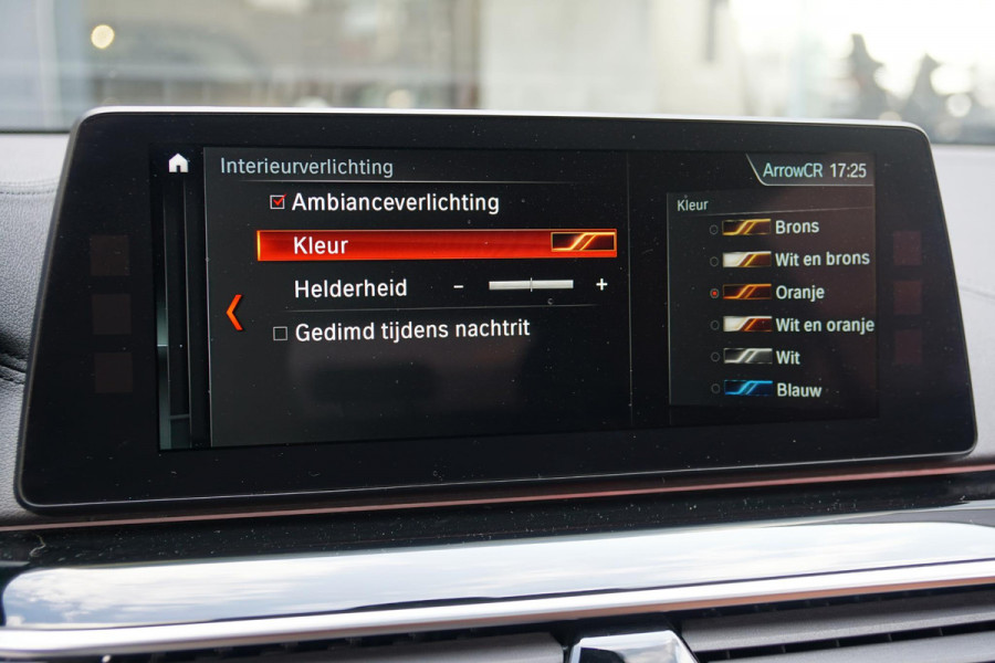 BMW 5 Serie Touring 530i xDrive Executive + PANO / ADAPTIEVE DEMPING / CAMERA / DODEHOEKDETECTIE / DEALER ONDERHOUDEN