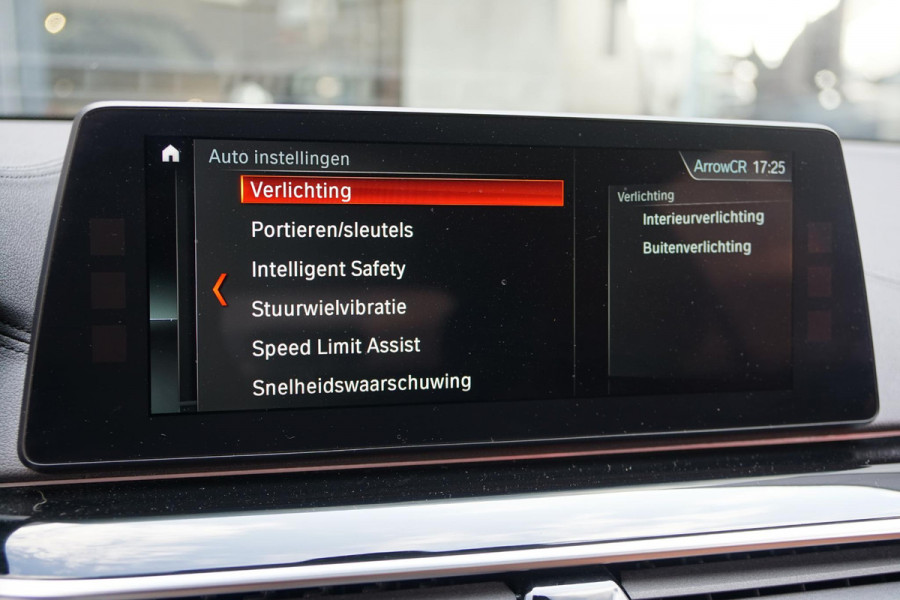 BMW 5 Serie Touring 530i xDrive Executive + PANO / ADAPTIEVE DEMPING / CAMERA / DODEHOEKDETECTIE / DEALER ONDERHOUDEN