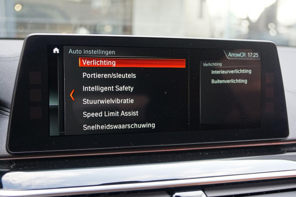 BMW 5 Serie Touring 530i xDrive Executive + PANO / ADAPTIEVE DEMPING / CAMERA / DODEHOEKDETECTIE / DEALER ONDERHOUDEN
