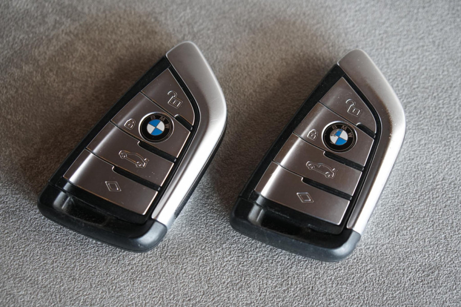 BMW 5 Serie Touring 530i xDrive Executive + PANO / ADAPTIEVE DEMPING / CAMERA / DODEHOEKDETECTIE / DEALER ONDERHOUDEN