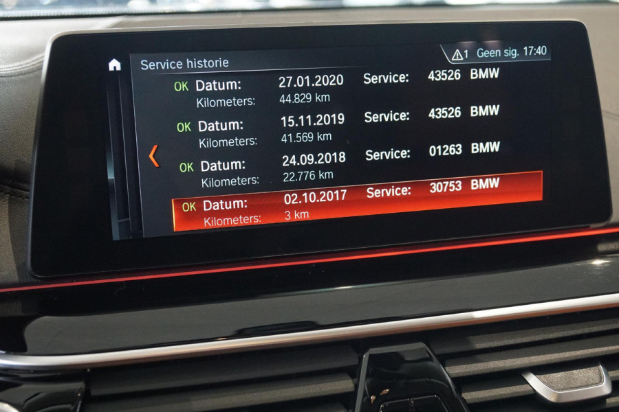 BMW 5 Serie Touring 530i xDrive Executive + PANO / ADAPTIEVE DEMPING / CAMERA / DODEHOEKDETECTIE / DEALER ONDERHOUDEN