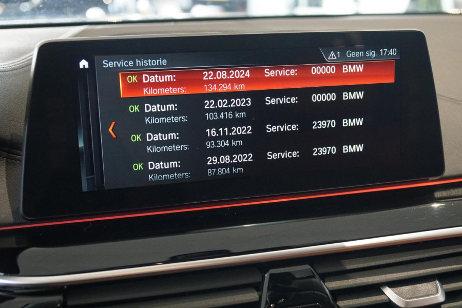 BMW 5 Serie Touring 530i xDrive Executive + PANO / ADAPTIEVE DEMPING / CAMERA / DODEHOEKDETECTIE / DEALER ONDERHOUDEN