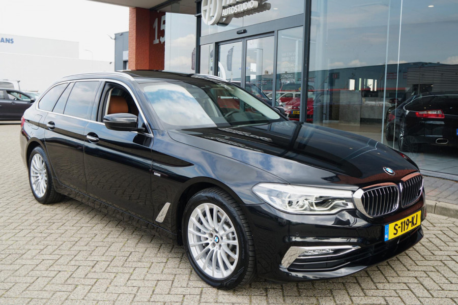 BMW 5 Serie Touring 530i xDrive Executive + PANO / ADAPTIEVE DEMPING / CAMERA / DODEHOEKDETECTIE / DEALER ONDERHOUDEN
