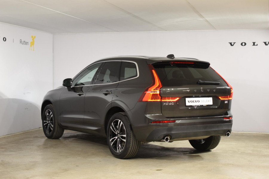 Volvo XC60 B5 250PK Momentum Exclusive / Navigatie / Adaptieve Cruisecontrol / 360 Camera / Head Up Display / Panorama Dak /  LM Velgen /