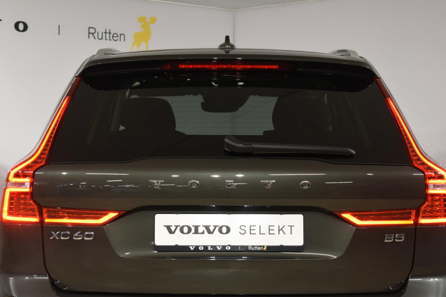 Volvo XC60 B5 250PK Momentum Exclusive / Navigatie / Adaptieve Cruisecontrol / 360 Camera / Head Up Display / Panorama Dak /  LM Velgen /