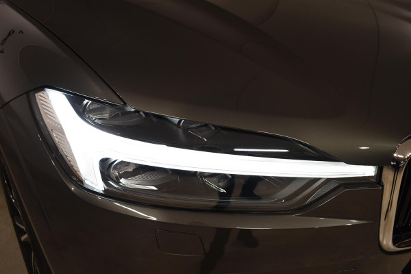 Volvo XC60 B5 250PK Momentum Exclusive / Navigatie / Adaptieve Cruisecontrol / 360 Camera / Head Up Display / Panorama Dak /  LM Velgen /