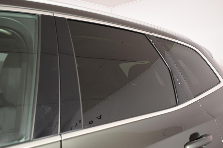 Volvo XC60 B5 250PK Momentum Exclusive / Navigatie / Adaptieve Cruisecontrol / 360 Camera / Head Up Display / Panorama Dak /  LM Velgen /