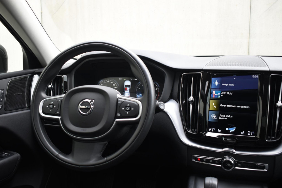 Volvo XC60 B5 250PK Momentum Exclusive / Navigatie / Adaptieve Cruisecontrol / 360 Camera / Head Up Display / Panorama Dak /  LM Velgen /