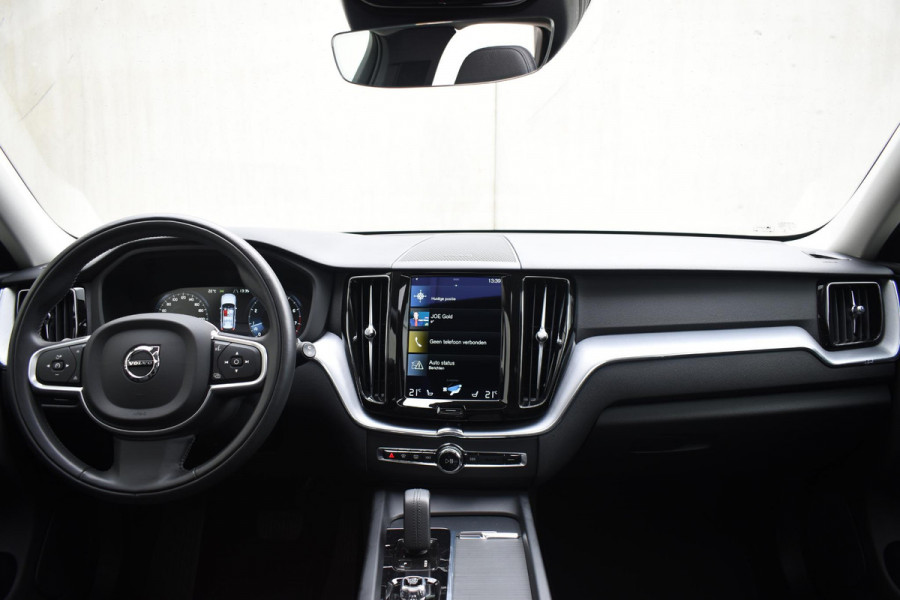 Volvo XC60 B5 250PK Momentum Exclusive / Navigatie / Adaptieve Cruisecontrol / 360 Camera / Head Up Display / Panorama Dak /  LM Velgen /