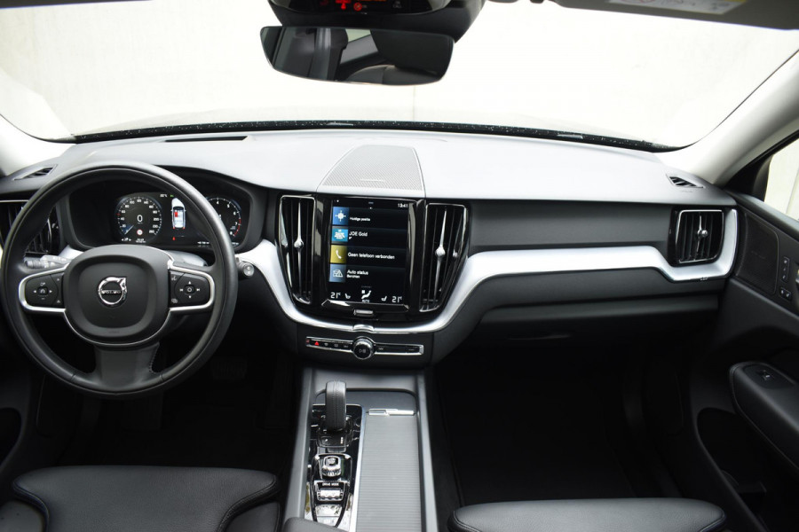 Volvo XC60 B5 250PK Momentum Exclusive / Navigatie / Adaptieve Cruisecontrol / 360 Camera / Head Up Display / Panorama Dak /  LM Velgen /