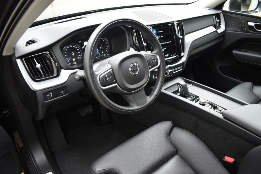 Volvo XC60 B5 250PK Momentum Exclusive / Navigatie / Adaptieve Cruisecontrol / 360 Camera / Head Up Display / Panorama Dak /  LM Velgen /