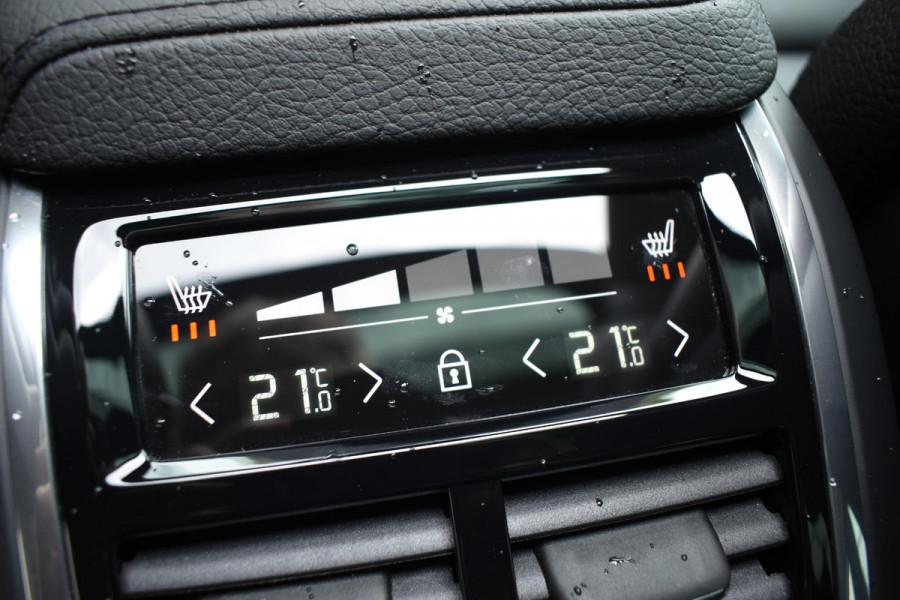 Volvo XC60 B5 250PK Momentum Exclusive / Navigatie / Adaptieve Cruisecontrol / 360 Camera / Head Up Display / Panorama Dak /  LM Velgen /