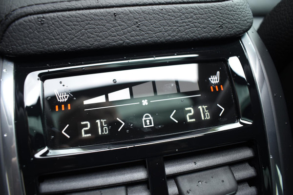 Volvo XC60 B5 250PK Momentum Exclusive / Navigatie / Adaptieve Cruisecontrol / 360 Camera / Head Up Display / Panorama Dak /  LM Velgen /