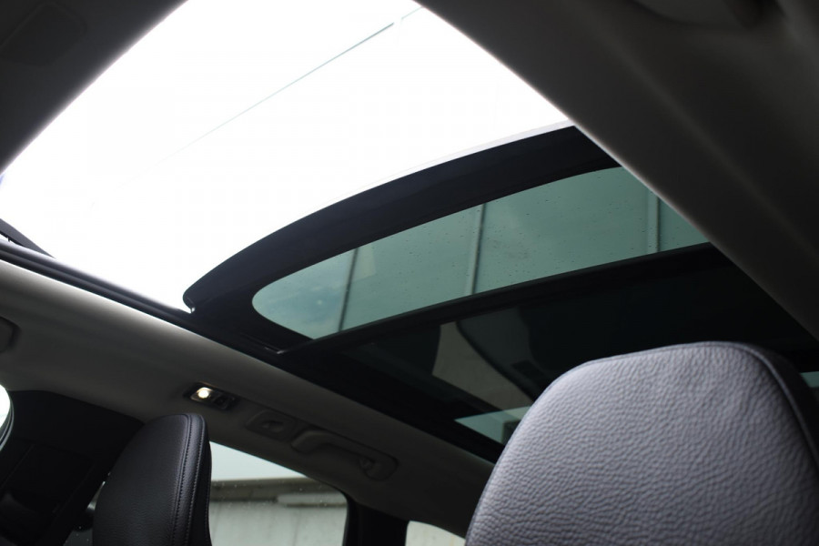 Volvo XC60 B5 250PK Momentum Exclusive / Navigatie / Adaptieve Cruisecontrol / 360 Camera / Head Up Display / Panorama Dak /  LM Velgen /
