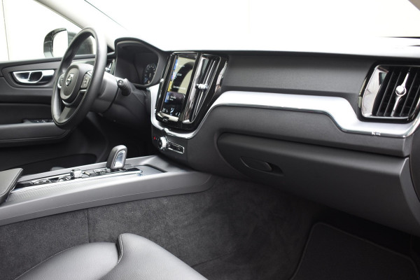 Volvo XC60 B5 250PK Momentum Exclusive / Navigatie / Adaptieve Cruisecontrol / 360 Camera / Head Up Display / Panorama Dak /  LM Velgen /