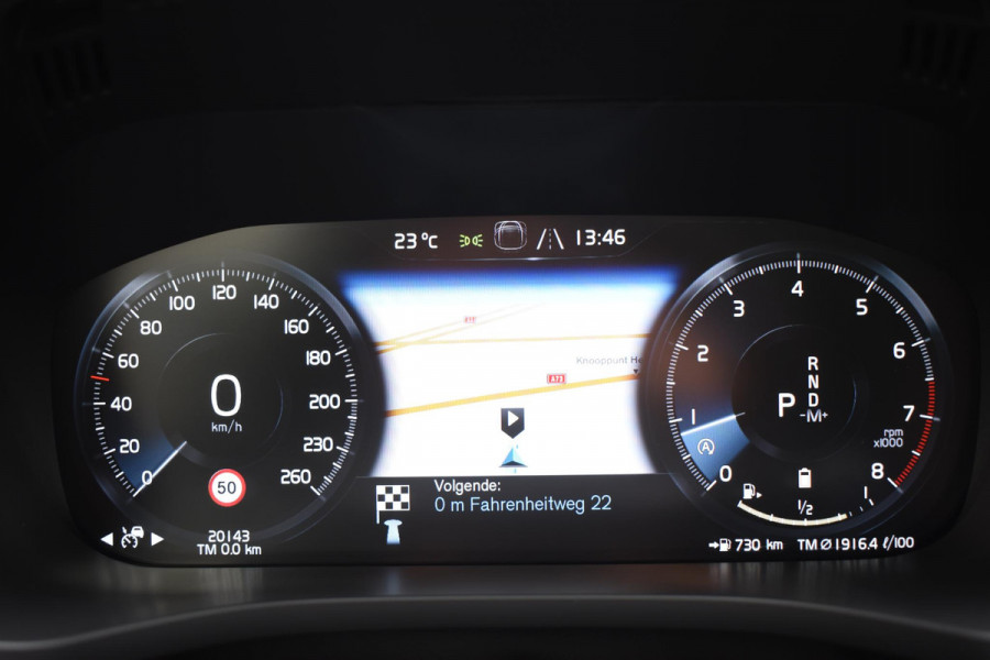 Volvo XC60 B5 250PK Momentum Exclusive / Navigatie / Adaptieve Cruisecontrol / 360 Camera / Head Up Display / Panorama Dak /  LM Velgen /