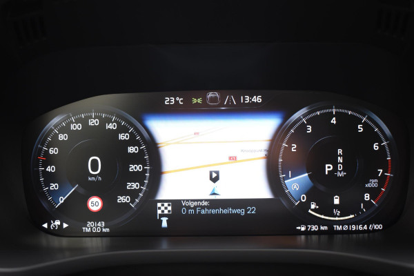 Volvo XC60 B5 250PK Momentum Exclusive / Navigatie / Adaptieve Cruisecontrol / 360 Camera / Head Up Display / Panorama Dak /  LM Velgen /