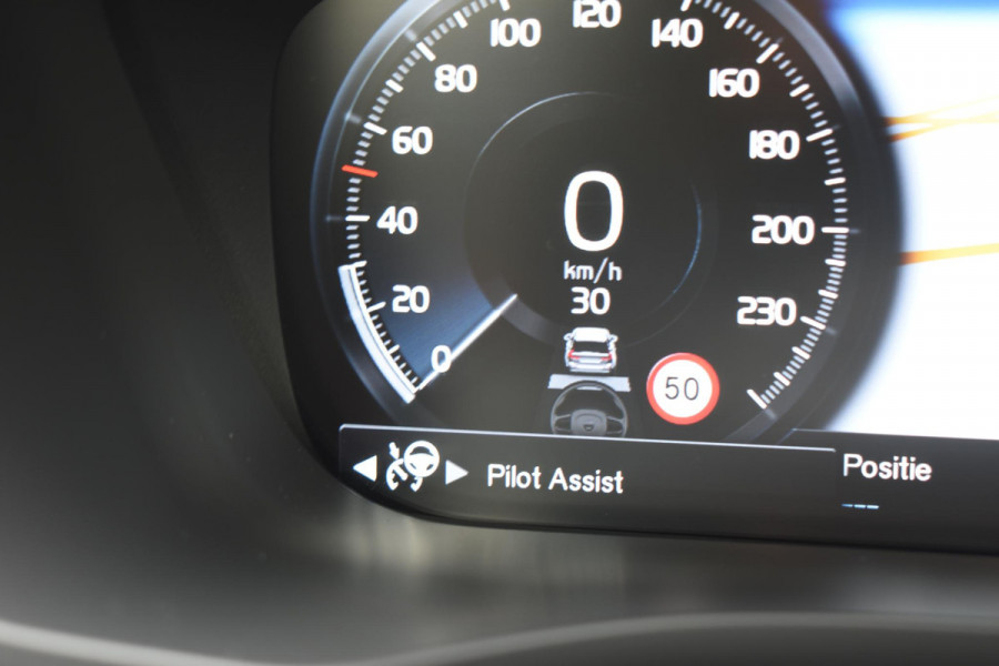 Volvo XC60 B5 250PK Momentum Exclusive / Navigatie / Adaptieve Cruisecontrol / 360 Camera / Head Up Display / Panorama Dak /  LM Velgen /