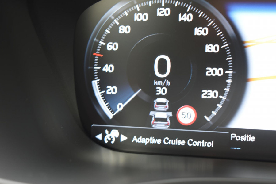 Volvo XC60 B5 250PK Momentum Exclusive / Navigatie / Adaptieve Cruisecontrol / 360 Camera / Head Up Display / Panorama Dak /  LM Velgen /
