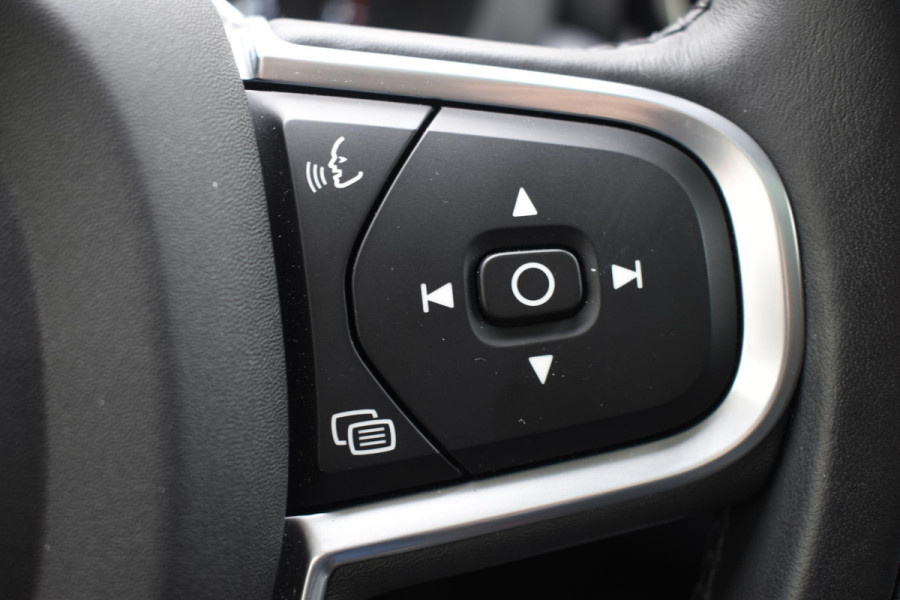Volvo XC60 B5 250PK Momentum Exclusive / Navigatie / Adaptieve Cruisecontrol / 360 Camera / Head Up Display / Panorama Dak /  LM Velgen /