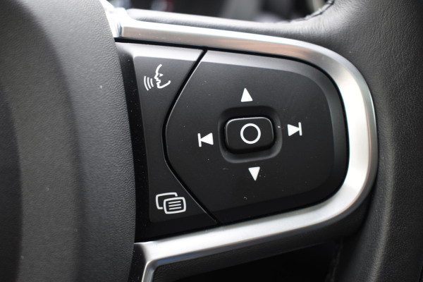 Volvo XC60 B5 250PK Momentum Exclusive / Navigatie / Adaptieve Cruisecontrol / 360 Camera / Head Up Display / Panorama Dak /  LM Velgen /