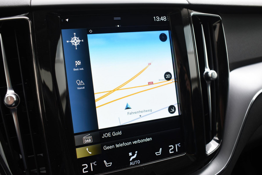 Volvo XC60 B5 250PK Momentum Exclusive / Navigatie / Adaptieve Cruisecontrol / 360 Camera / Head Up Display / Panorama Dak /  LM Velgen /