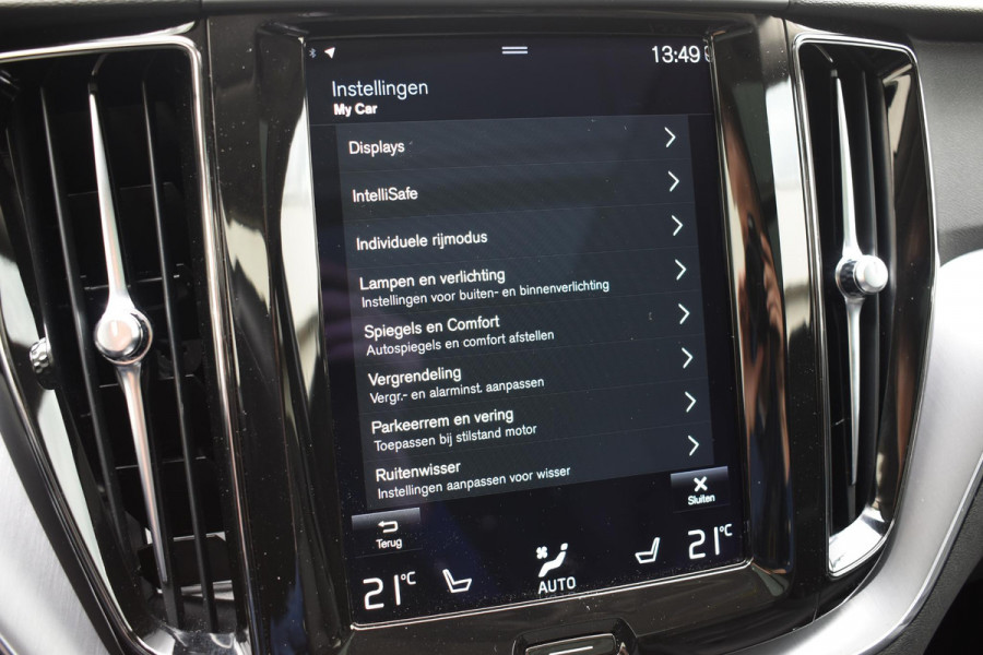Volvo XC60 B5 250PK Momentum Exclusive / Navigatie / Adaptieve Cruisecontrol / 360 Camera / Head Up Display / Panorama Dak /  LM Velgen /