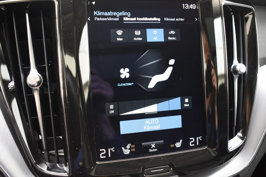 Volvo XC60 B5 250PK Momentum Exclusive / Navigatie / Adaptieve Cruisecontrol / 360 Camera / Head Up Display / Panorama Dak /  LM Velgen /