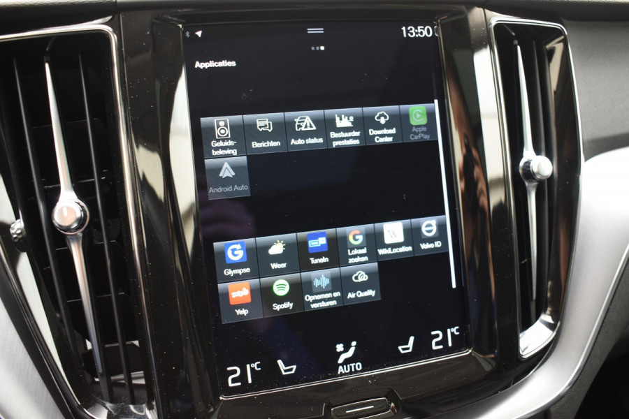 Volvo XC60 B5 250PK Momentum Exclusive / Navigatie / Adaptieve Cruisecontrol / 360 Camera / Head Up Display / Panorama Dak /  LM Velgen /