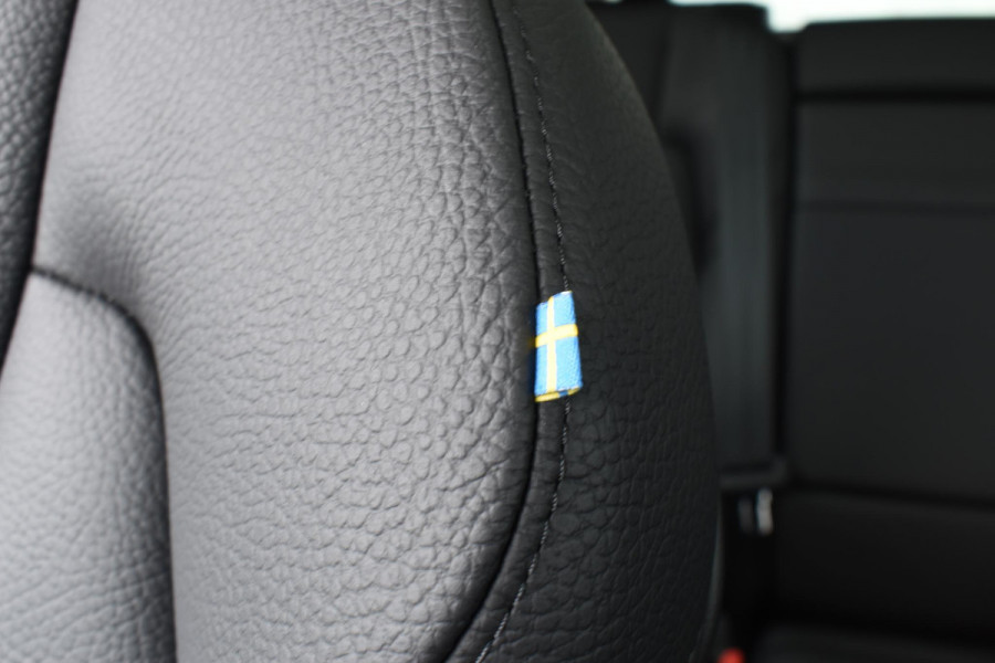 Volvo XC60 B5 250PK Momentum Exclusive / Navigatie / Adaptieve Cruisecontrol / 360 Camera / Head Up Display / Panorama Dak /  LM Velgen /